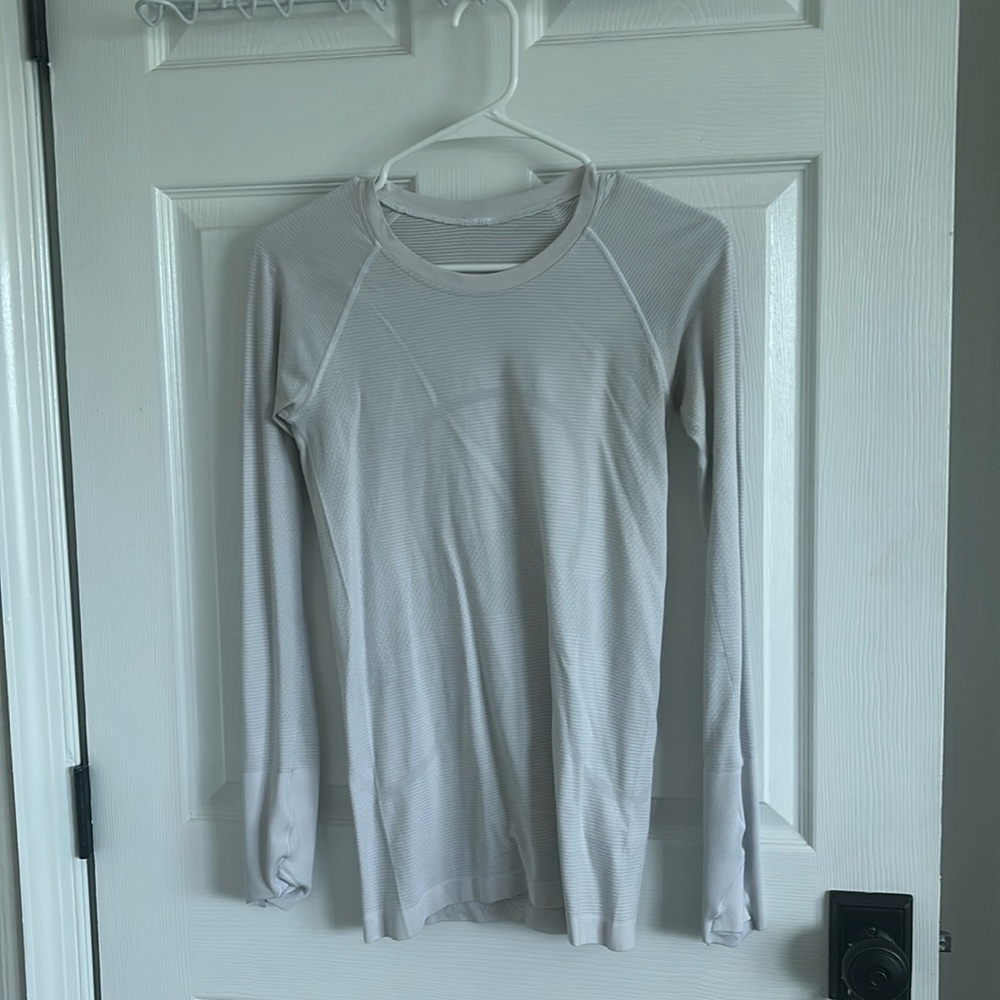 Lululemon long sleeve size 4